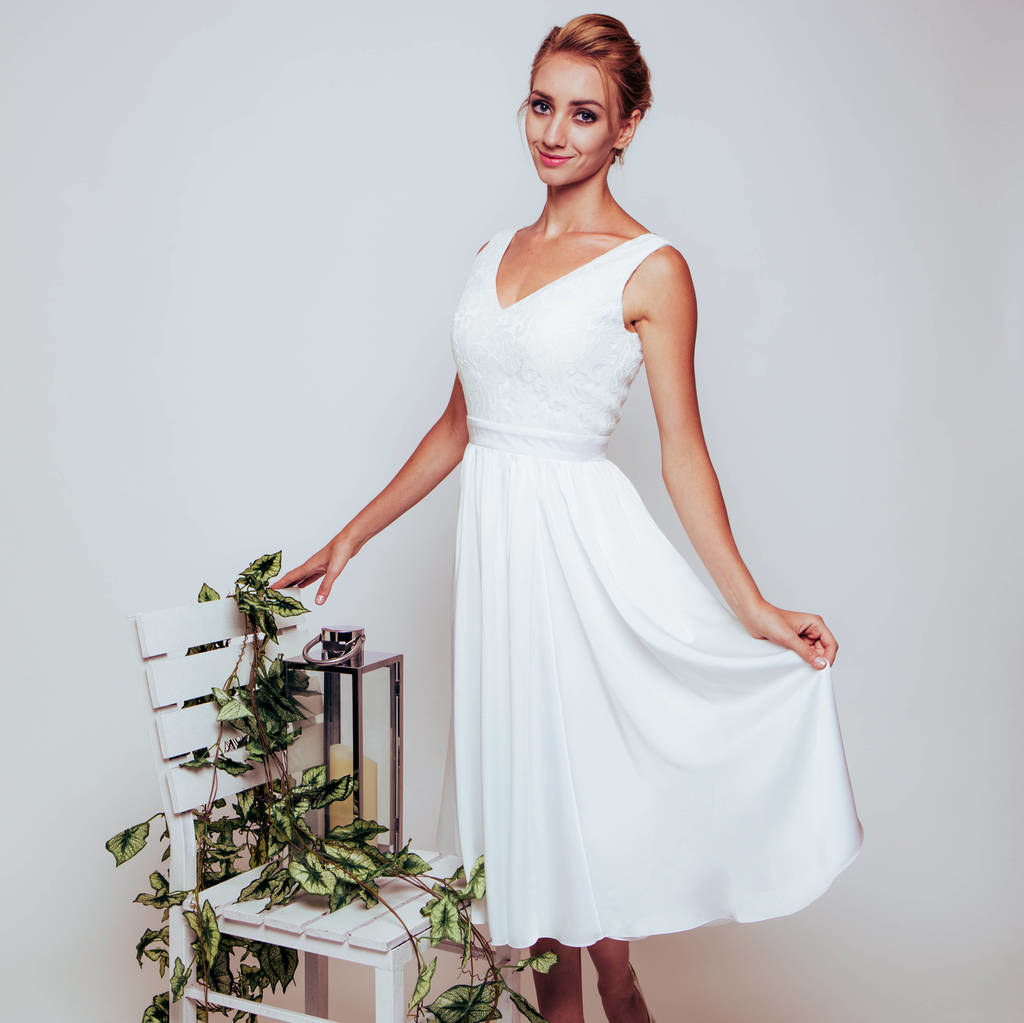 17 Gorgeous, Unusual And Breathtaking Wedding Dresses Under £200