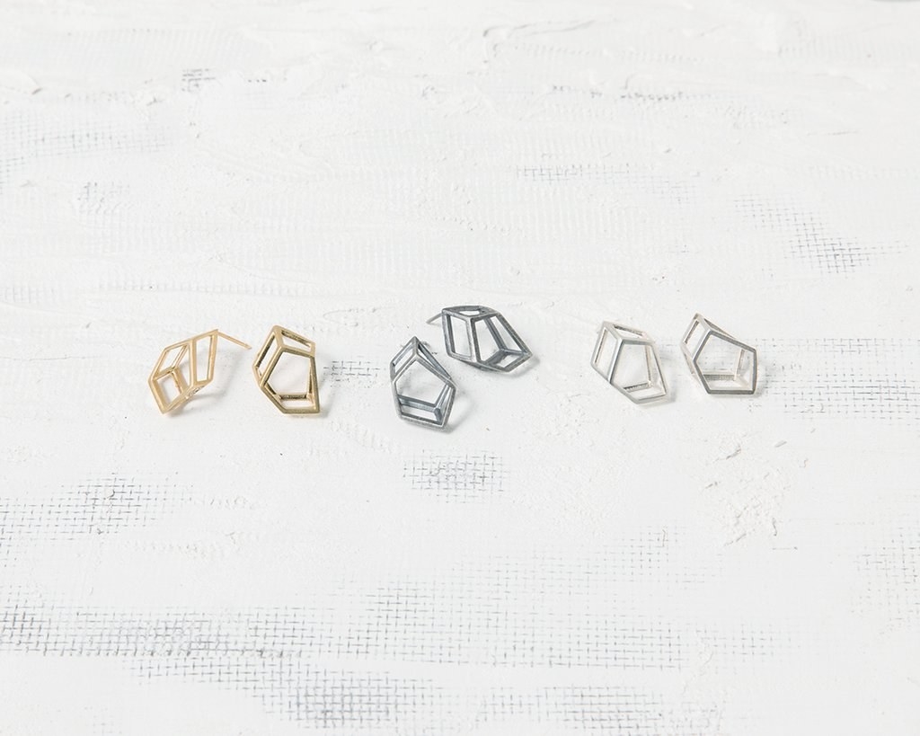 Elaine B. is the answer to your prayer if you have been looking for a no hassle, low maintenance jewelry that you can wear everyday. Made with recycled silver and responsibly sourced stones, Elaine B. products - which range from necklaces and earrings to bracelets and rings - undergo handmade processes.