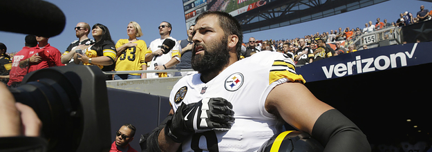 Pittsburgh Steelers player who stood for national anthem has top