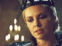 "I think we should all agree to worship the evil queen Ravenna." —p439bf994d