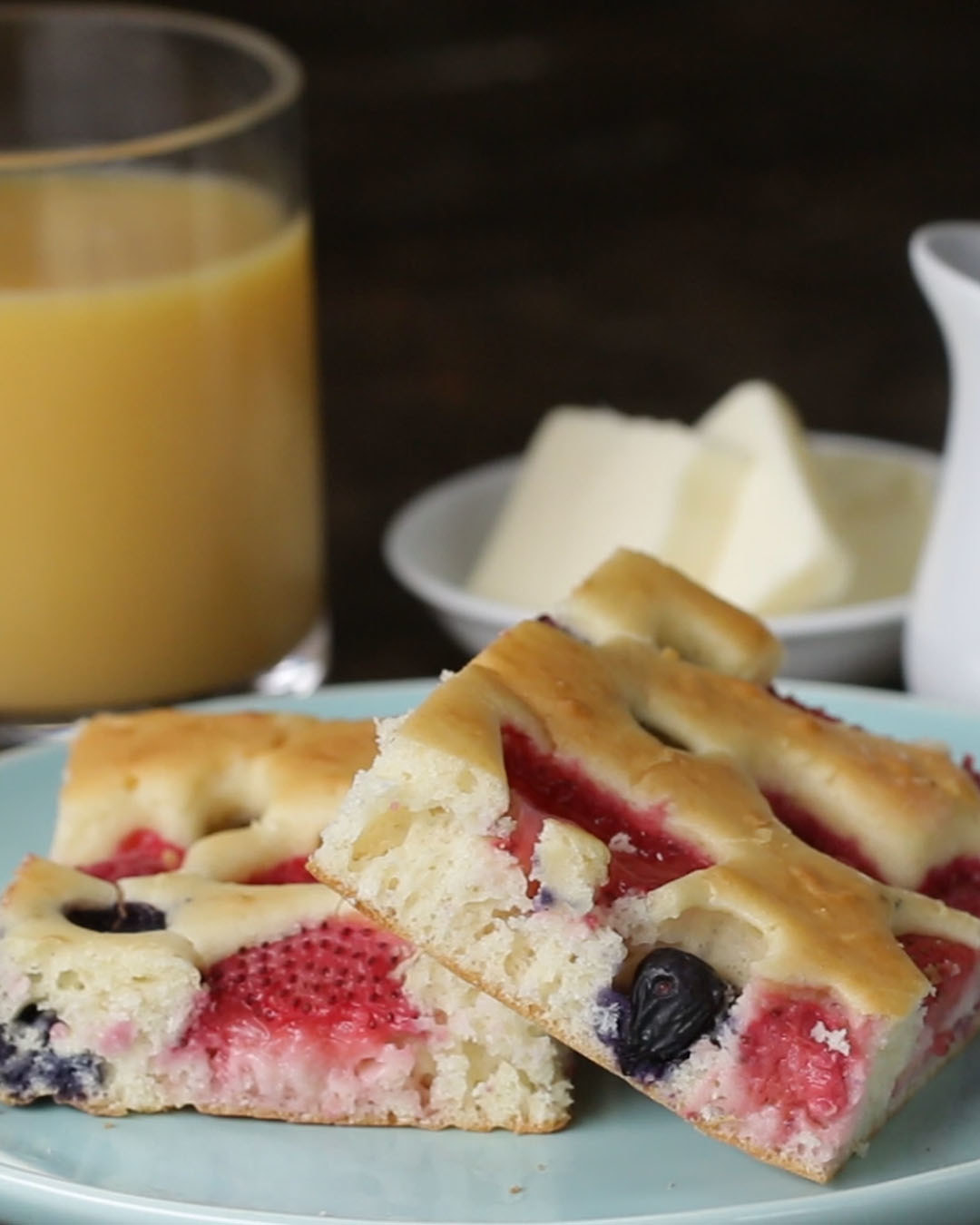 Servings 4-6INGREDIENTS4 cups pancake mix4 eggs2 cups milk1 cup strawberries, sliced½ cup blueberries1 cup raspberriesPREPARATION1. Preheat oven to 425˚F (220˚C).2. Pour pancake mix, milk, and eggs into a bowl and mix just until combined.3. Pour batter onto a parchment-lined baking sheet and spread to the edges.4. Place strawberry slices on top of the batter, followed by the blueberries and raspberries.5. Bake for 15 minutes, or until golden brown.6. Cut into squares and serve immediately, or freeze up to 1 month. To reheat, place on a microwave-safe plate and heat for 20 seconds per pancake on the plate.7. Enjoy!Inspired by: Super Healthy Kids