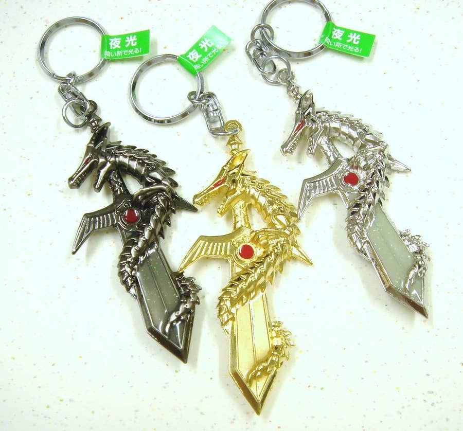 買ったことある人 正直に言って ドラゴンが剣に巻き付いたキーホルダー