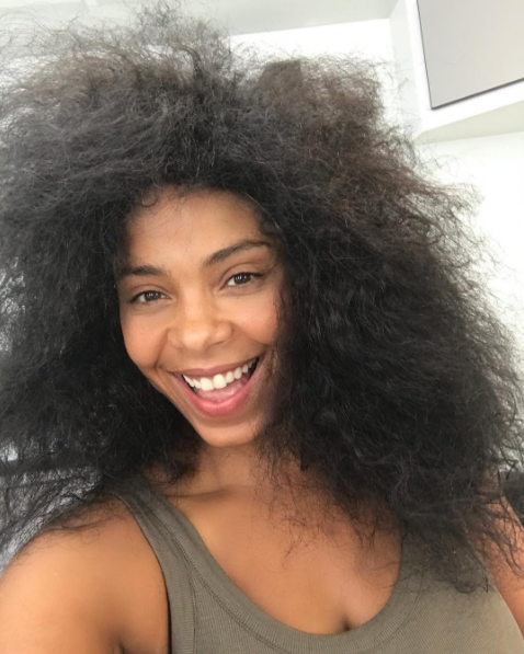 A few weeks ago, though, the actress showed off what looked like her gorgeous natural hair on Instagram with the caption, "Deep in prep mode #Violet #NappilyEverAfter 🙋🏾."
