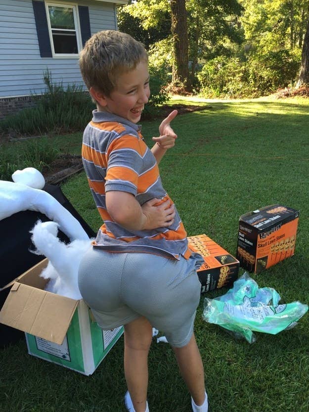 34 Unbelievably Funny Photos Of Kids That Their Parents Caught On Their Phones