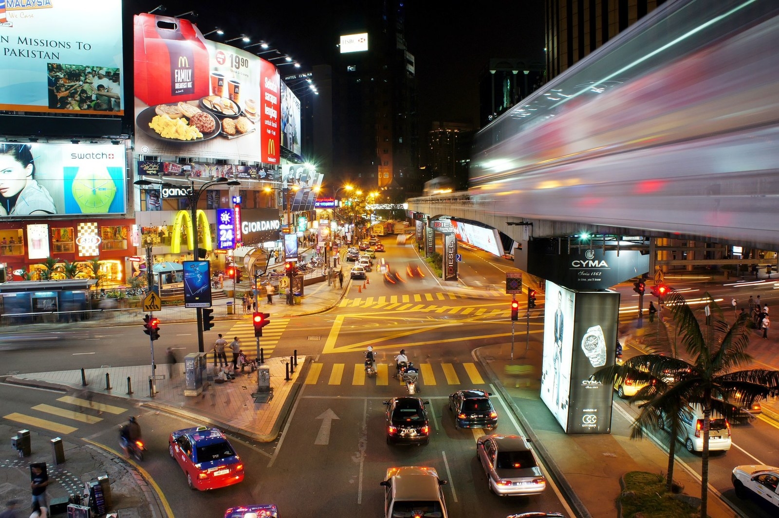 One of the major shopping destinations in the world, Malaysia features many shopping complexes especially in Bukit Bintang. Found close to prominent accommodation providers such as Berjaya Times Square Hotel, Bukit Bintang guarantees an electrifying shopping experience for enthusiastic shoppers.
