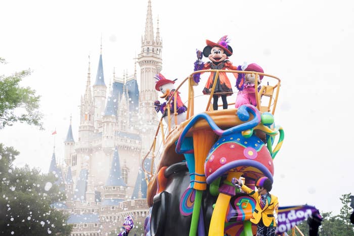 ディズニーランドで見つけた ハロウィーン仮装 が素敵すぎる