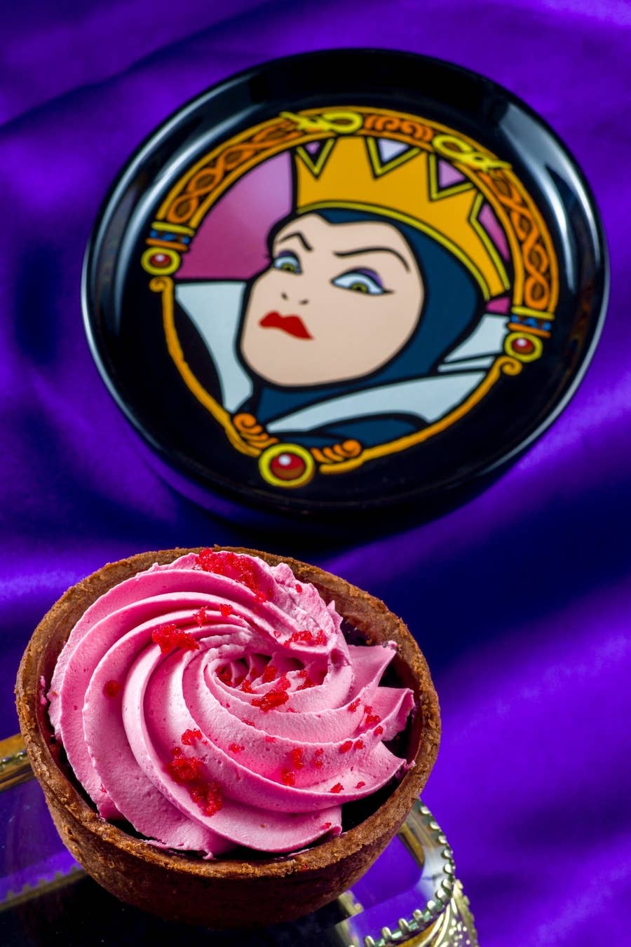 毒リンゴがハンバーガーに ディズニーシーのハロウィーン限定メニューがインパクト大