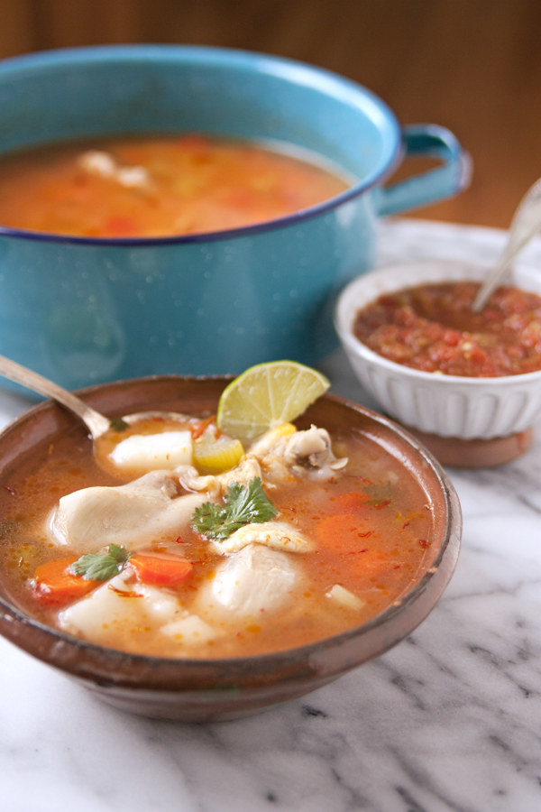 Суп видео. Кальдо де Полло. Суп caldo de pollo. Суп homemade. Сопа де Пойо.