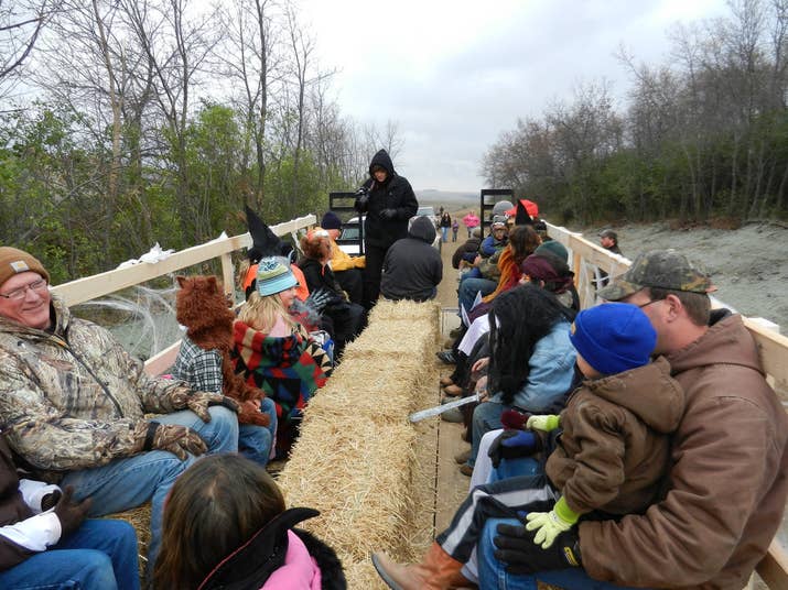 In 1990, Chicago-area teenager Brian Jewell’s job was to give hayride customers a scare by pretending to hang from a gallows. Jewell had pulled off the stunt just fine earlier in the day, but that night something went terribly wrong. When the hayride approached Jewell, who was hanging from the gallows with his feet touching the ground, the tractor driver began to worry. The driver's worries only grew when Jewell failed to deliver his usual speech. According to the prosecutor, there were no signs of foul play.