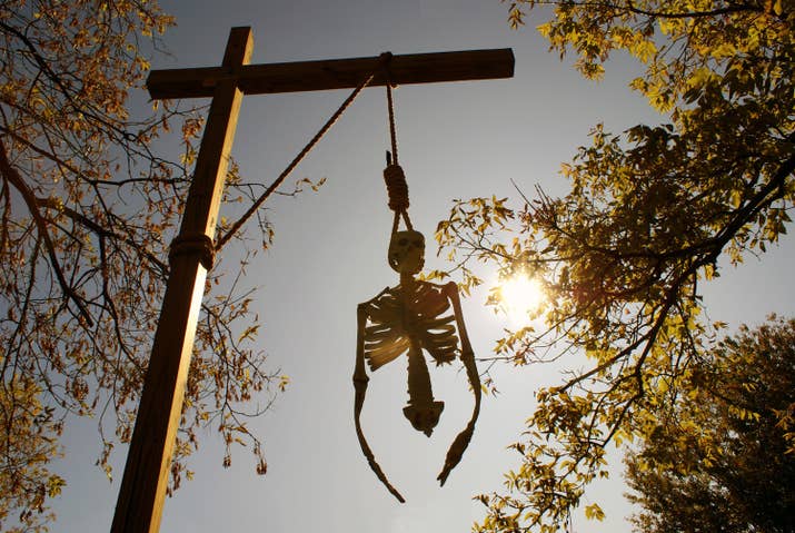 In 2005, a 42-year-old woman in Delaware committed suicide by hanging herself from a tree across the street from a residential area. Though the body was easily visible to passersby and passing vehicles, no one called the police for hours. Why? They assumed the woman swaying in the wind was a Halloween decoration.