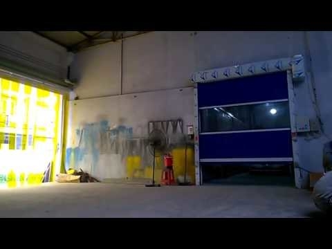 Cửa đóng mở nhanh cái tên nói lên tác dụng thực thụ của cửa. Dòng cửa này khi đóng mở sẽ cản được rất nhiều yếu tố gây ảnh hưởng đến môi trường bên trong khu vực lắp đặt cửa cuốn. Cửa đóng mở nhanh có tốc độ đóng mở nhanh đến nỗi các vi khuẩn tạp chất gây ảnh hưởng đến sức khỏe con người và là hư hại hàng hóa không kịp lọt vào bên trong cửa