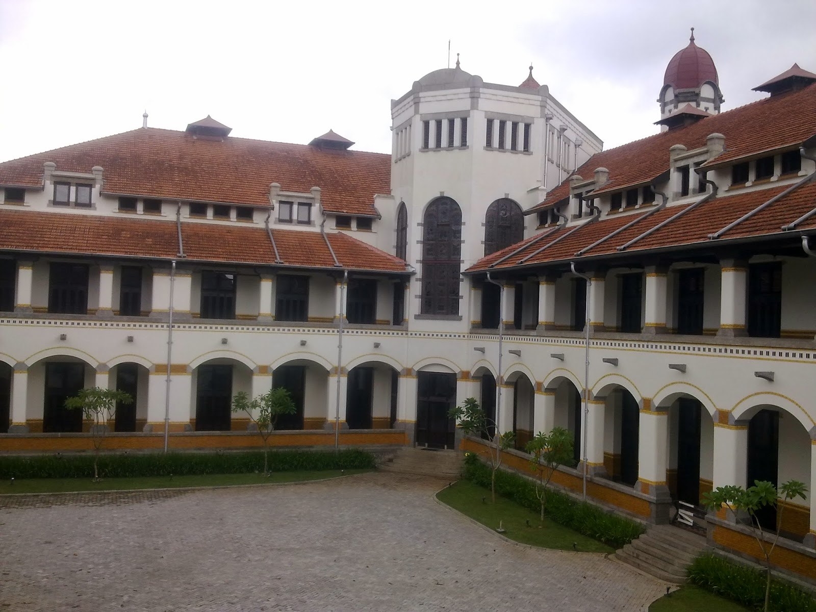 Lawang Sewu (“Thousand Doors”) was built in 1917 and taken over by Japanese forces in World War II. The B building basement was used as a prison where many were treated harshly or executed. When Semarang was retaken in 1945, Dutch soldiers used the A building tunnels to sneak into the city. The battle cost the lives of many Indonesian soldiers. The place is now considered to be the most haunted place in Indonesia, attracting many visitors each year.Reports. Headless spirits . B building basement is believed to be haunted by a kuntilanak (female vampiric ghost). Spirit of a Dutch woman believed to have committed suicide (seen on film)