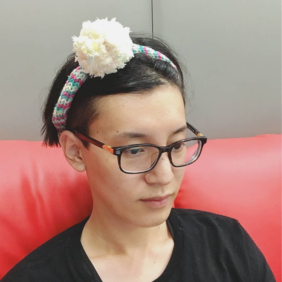 同僚が前髪を邪魔そうにしていたのでダイソーのグッズでヘアバンドを作ってあげた結果