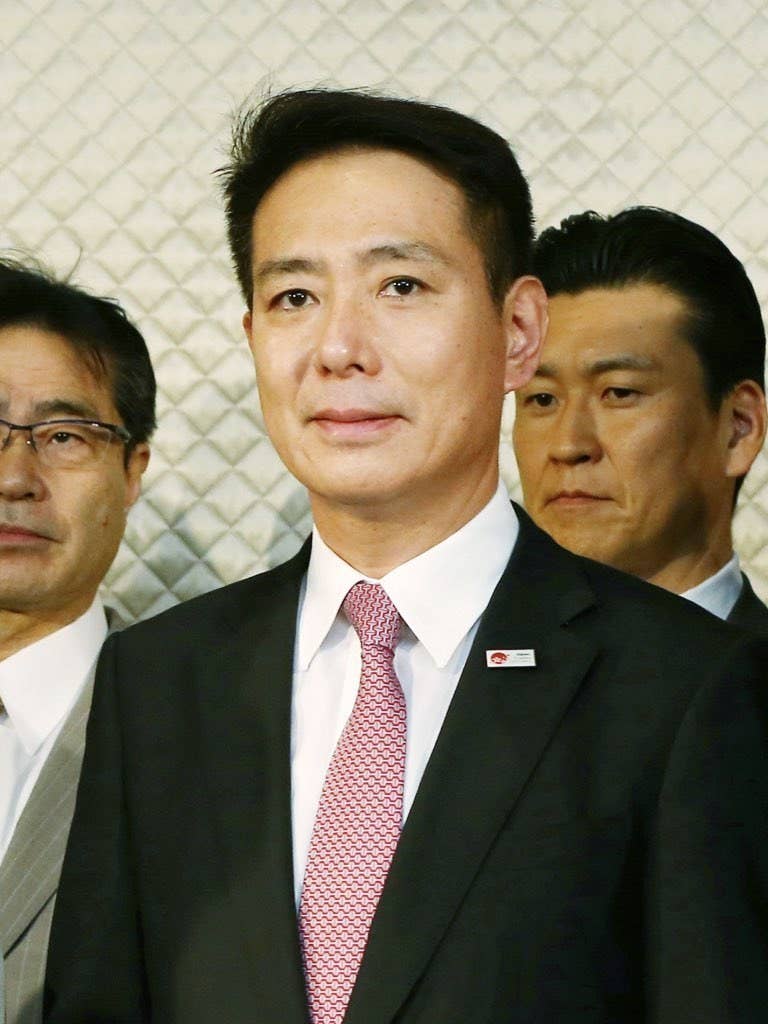 安倍さんも 麻生さんも 政治家の若い頃の写真といまを比べてみると