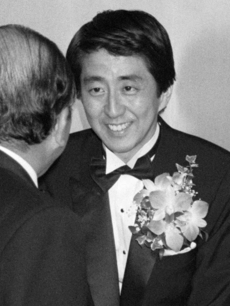 安倍さんも 麻生さんも 政治家の若い頃の写真といまを比べてみると