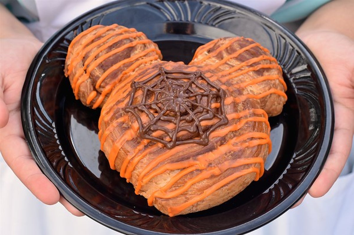 Disney Parks Mickey Halloween Snacks Sweet Treats Light Up Crocs M8/ W10