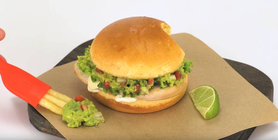 ポンコツっぷりが全米で話題に マクドナルドの 史上最強に意味のないグッズ が衝撃的