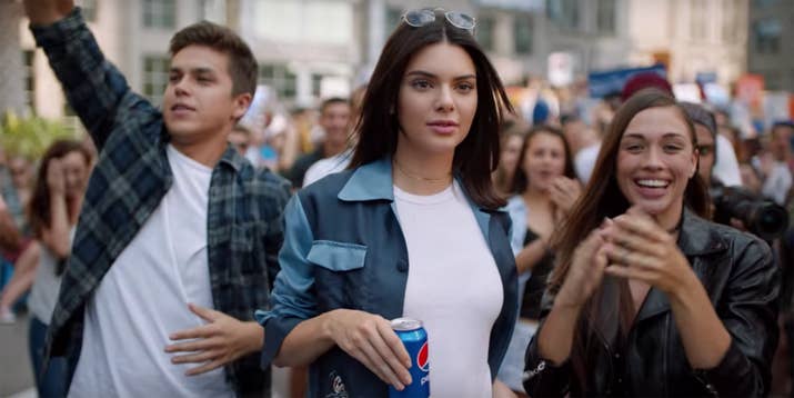 In the ad, Kendall leaves a modelling shoot, joins a protest, hands a can of Pepsi to a police officer, and solves all the world's problems.