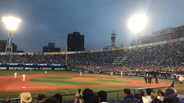 バッグにすっぽり入る超薄型ボトルが酒飲みにとって便利すぎる