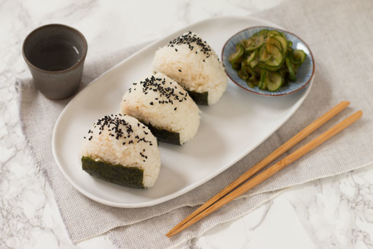 This Onigiri with a side of quick pickled cucumbers go together like bread and butter, don’t miss out on this delicious pairing!
