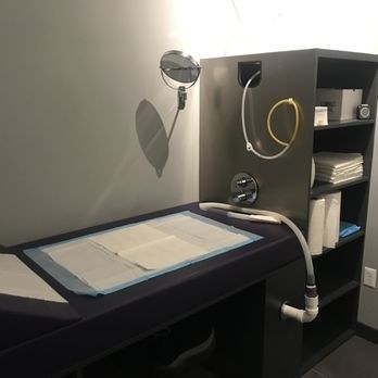 The service that I personally would HIGHLY recommend is the Gravity Colon Hydrotherapy , which essentially cleanses your colon by leveraging the water filtration technology to get rid of waste in your intestines. During the 1-hour long session, the highly trained, certified therapists use the natural flow of gravity to introduce water into the body, which then dissolve and carry wastes away. Some of the benefits of colonics hydrotherapy includes flatter stomach, glowing skin, elimination of bloating and constipation, and inflammation reduction.