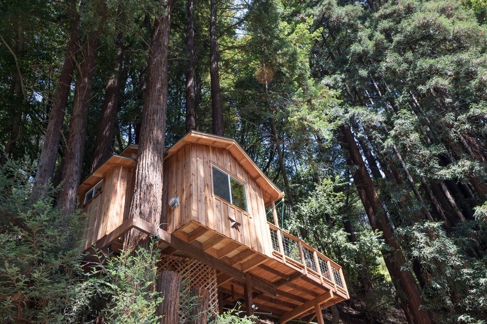 If you want to be immersed in nature, but camping isn’t quite your thing, check out Star Redwood Treehouse. This cozy cabin for two is nestled among California’s famous Redwoods. It’s the perfect place to snuggle up with your SO for a morning cup of coffee or an evening glass of wine.