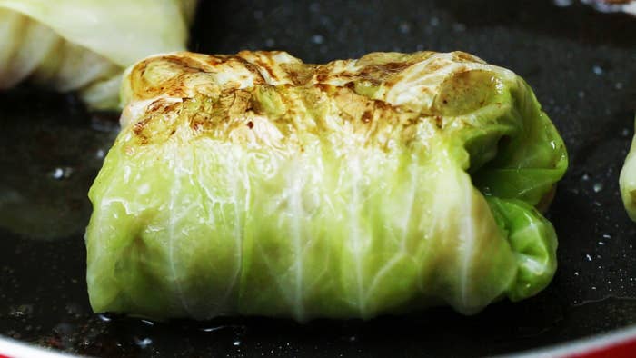 ワインと一緒に とろーりチーズの焼きロールキャベツ