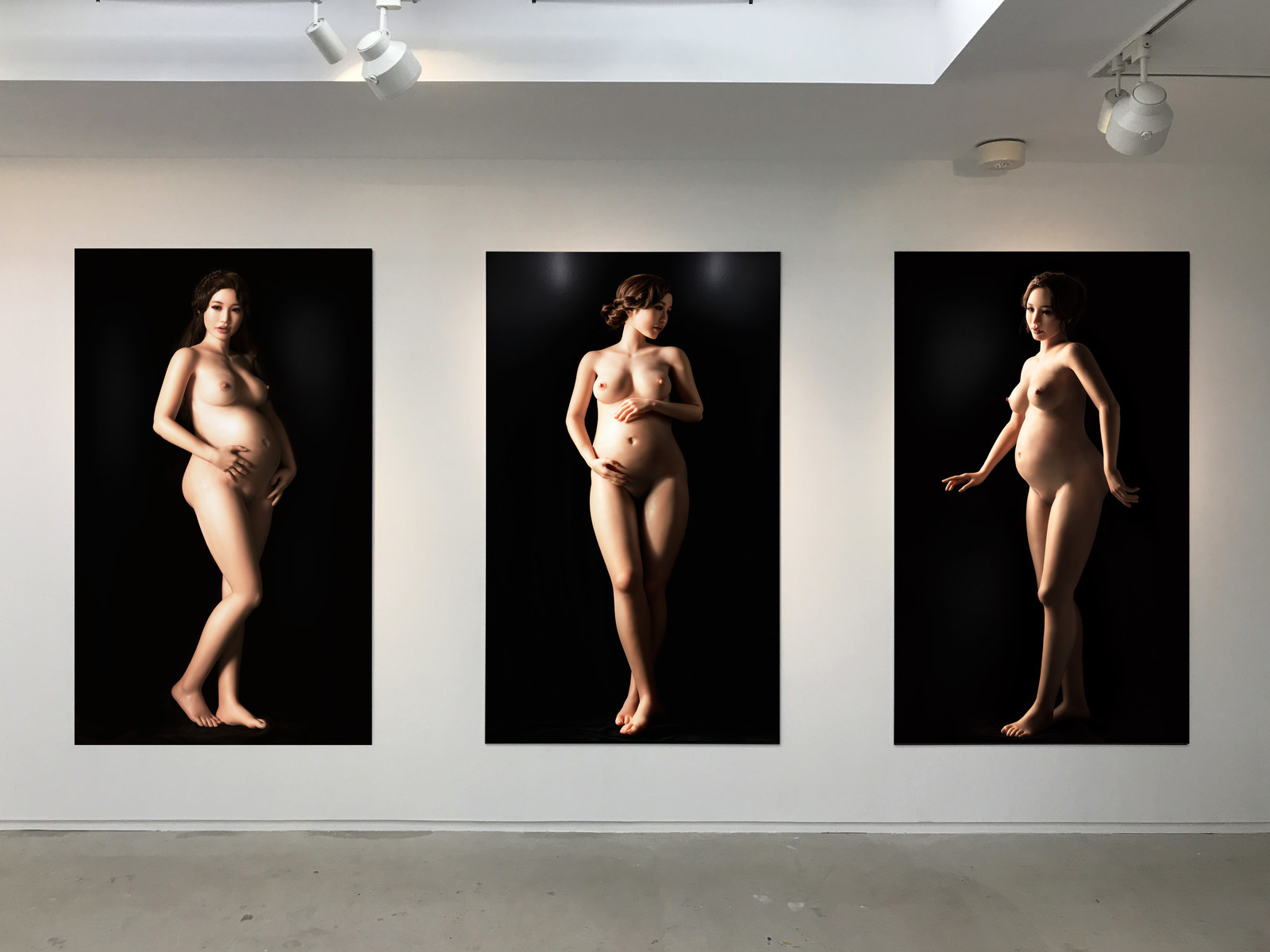 黄金町バザールで展示されている「The Three Graces」