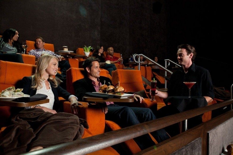 The food & drink options at iPic Theaters are curated by Sherry Yard and Adam Seger, respectively. You can choose anything and everything from Hot Pepper Calamari Fritti and New England Lobster Roll to Filet Mignon Sliders and Truffle Fries. The theater also offers an extensive beer, wine, and cocktail menu.