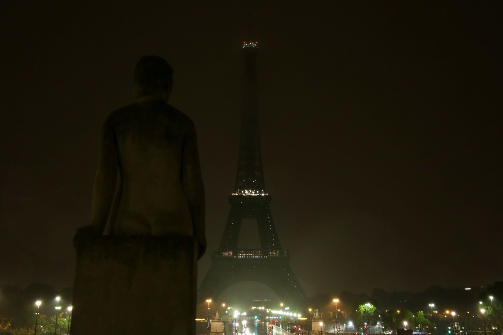 Paris Las Vegas on X: Tonight, our Eiffel Tower will remain dark in memory  of the lives lost in the attacks in Paris.  / X