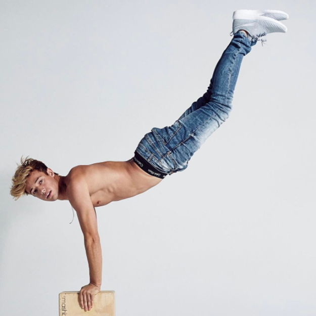 モデルのポーズを真似してインスタに投稿し続けてみた