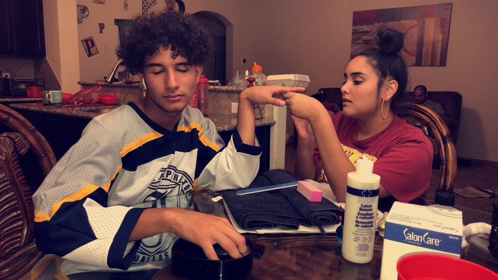This 18YearOld Let His Little Sister Practice Her Nail Skills On Him