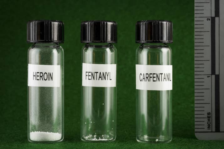 Lethal doses of heroin compared to "synthetic" opioids.
