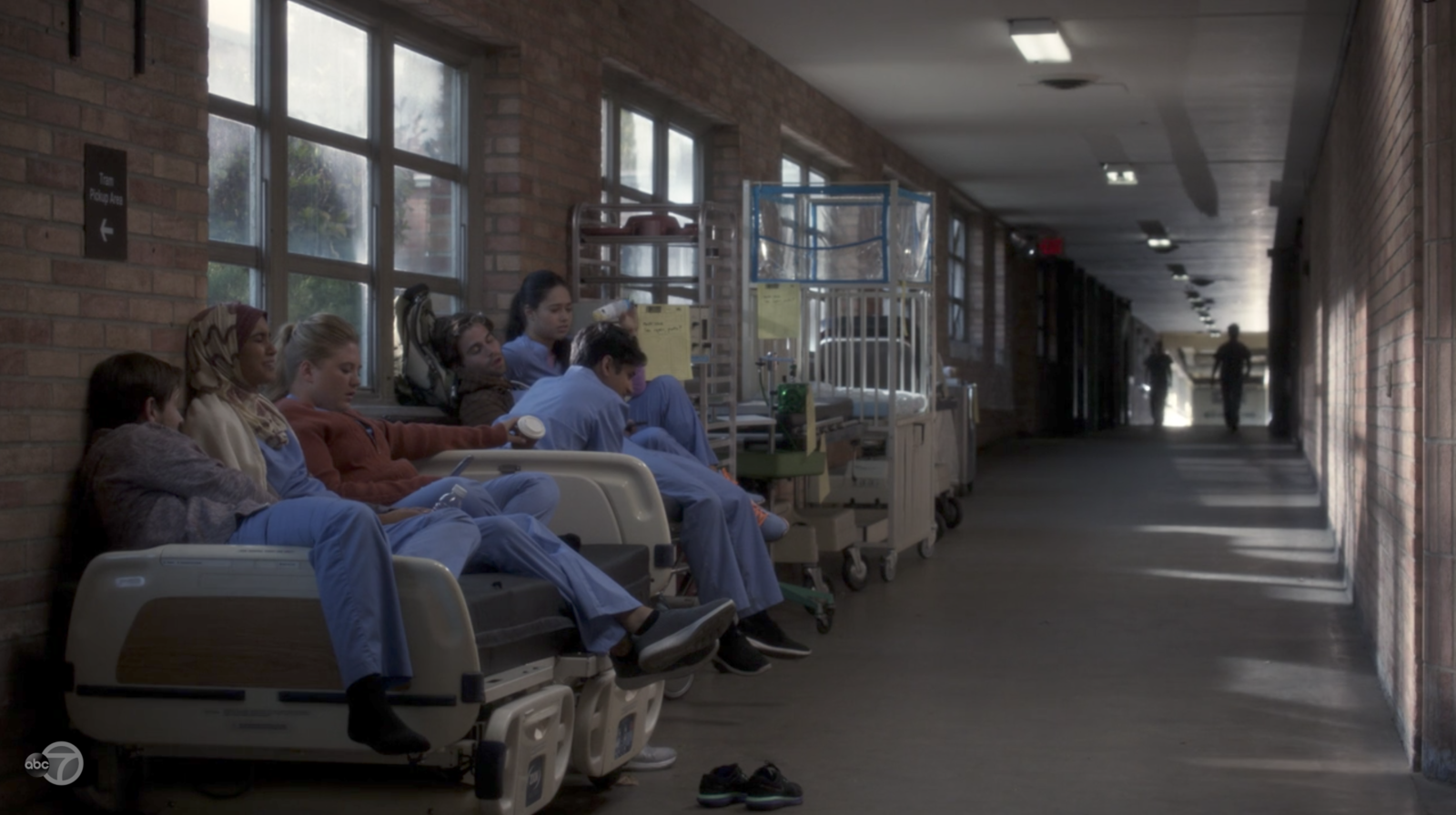 14 Awesome Hidden Easter Eggs From The 300th Episode Of "Grey's Anatomy"