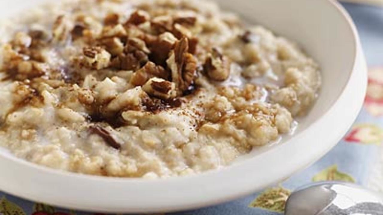 The word breakfast can be substituted with oatmeal, which shows its usage. With coffee makers, making oatmeal is now as easy as ever. Pour water in the carafe and also put in 1 or 2 bags (according to requirement) of oatmeal. Other ingredients can also be added as per requirement like honey, sugar, salt, herbals, etc. Set the timer, and there it is, your instant oatmeal is ready.