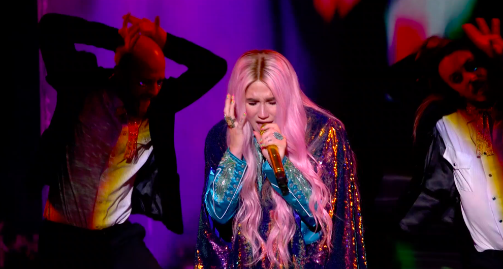 Kesha Performed At The MTV EMAs And It Was Emotional As Hell