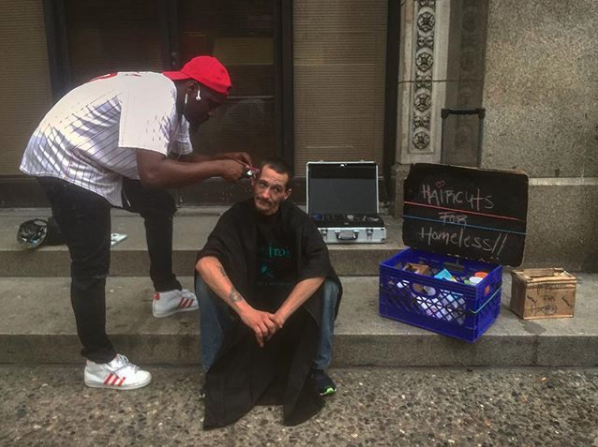 The barber told BuzzFeed that he started offering his services after "a brief encounter with a homeless gentleman who made me view life differently." He had been a barber for 11 years, but had retired and went into another line of work when he decided to start cutting hair again for people free of charge. He'd set up anywhere outside, like on sidewalks and islands in the street, because he didn't have a shop.