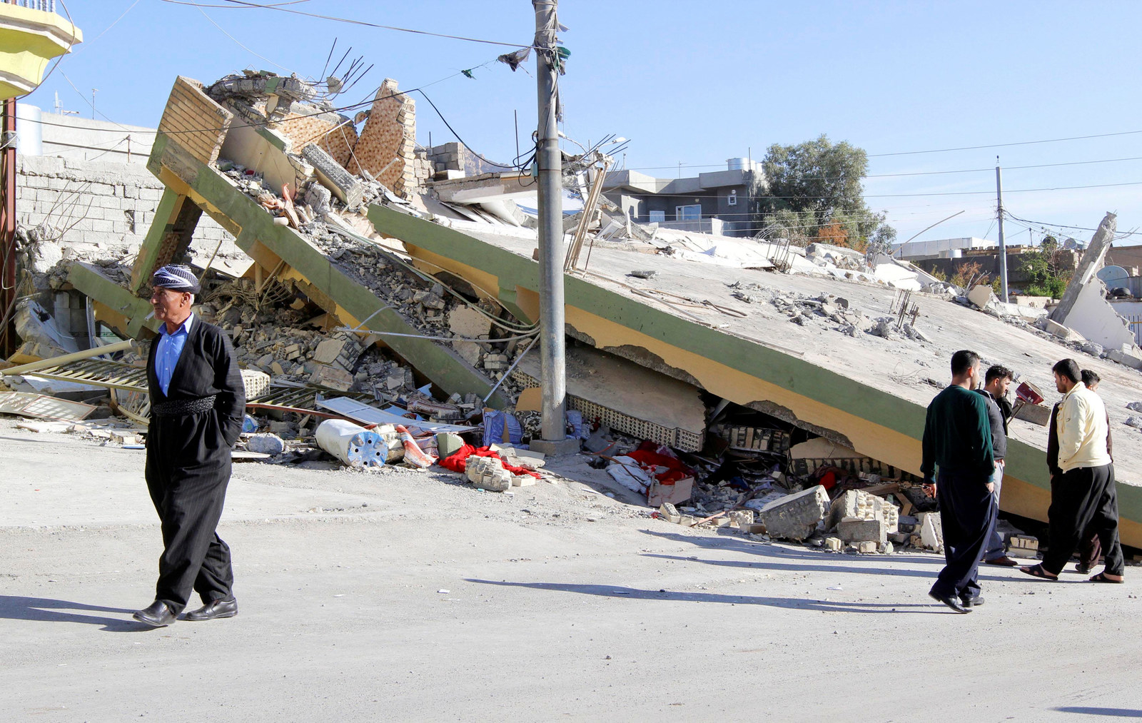 These Images From The Earthquake's Aftermath In Iran Will Break Your Heart