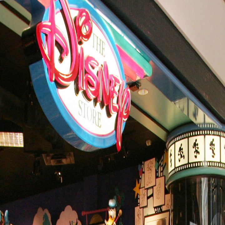 Old Disney Store Christmas In The '90s For Millennials