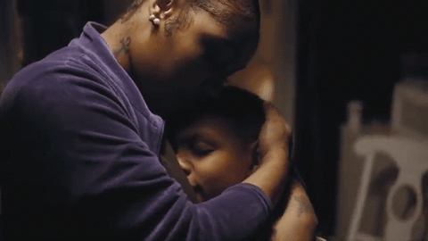 "Minha mãe me ensinou muito, mas principalmente, e acima de tudo, que o amor é incondicional. Apesar de todo os erros que cometi, fugindo de casa aos 15 anos, largando a faculdade, de ter brigado quando ela estava apenas tentando me mostrar meus próprios erros, ela AINDA assim me amou. Ela sempre nos colocou em primeiro lugar, e ainda coloca. Nunca pensou apenas em si mesma e sempre esteve a apenas um telefonema, uma mensagem de texto ou uma visita. Ela me ensinou a ser eu mesmo, que não importa o que aconteça, ela sempre estará ao meu lado e que eu realmente sou bom o suficiente". – joes4521aad50