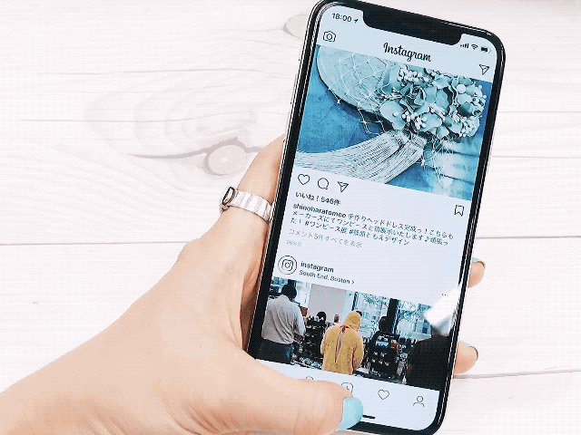 ホームボタンが消えた世界では、画面下に表示されているバーが大事です。ここを下から上にはじくと、Home画面に戻れます。
