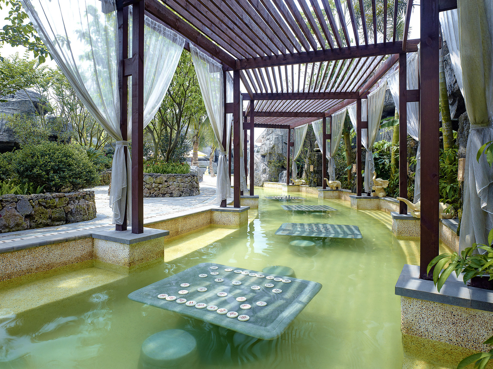 The marilis hill resort hotel spa 5. Mission Hills Resort Haikou. Отель the Marilis Hill Resort Hotel. Остров Хайнань Китай термальные источники.