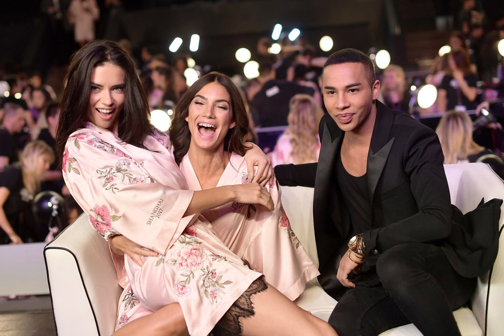 21 Behind-The-Scenes Photos Backstage At The 2017 Victoria's Secret ...