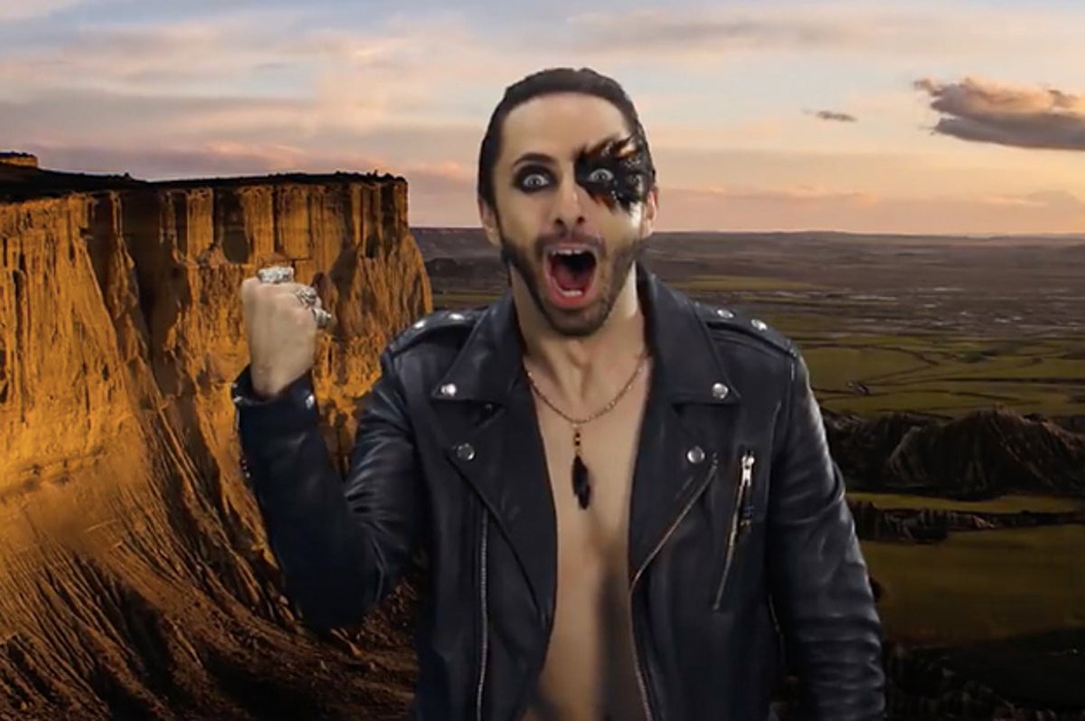 Jay de la Cueva salió en un comercial de Capitán Morgan y la gente está enojada porque ya no sabe de que enojarse Jay de la Cueva salió en un comercial de Capitán Morgan y la gente está enojada porque ya no sabe de que enojarse