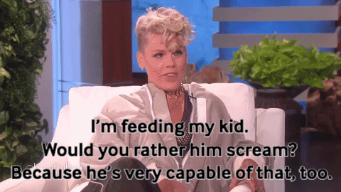«Je nourris mon enfant. Vous préféreriez qu'il hurle ? Parce qu'il en est tout à fait capable.»