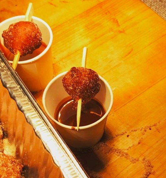 Ending the evening on a sweet note was the bite-sized hot apple cinnamon doughnut that you could dunk in rich, creamy chocolate custard sauce.