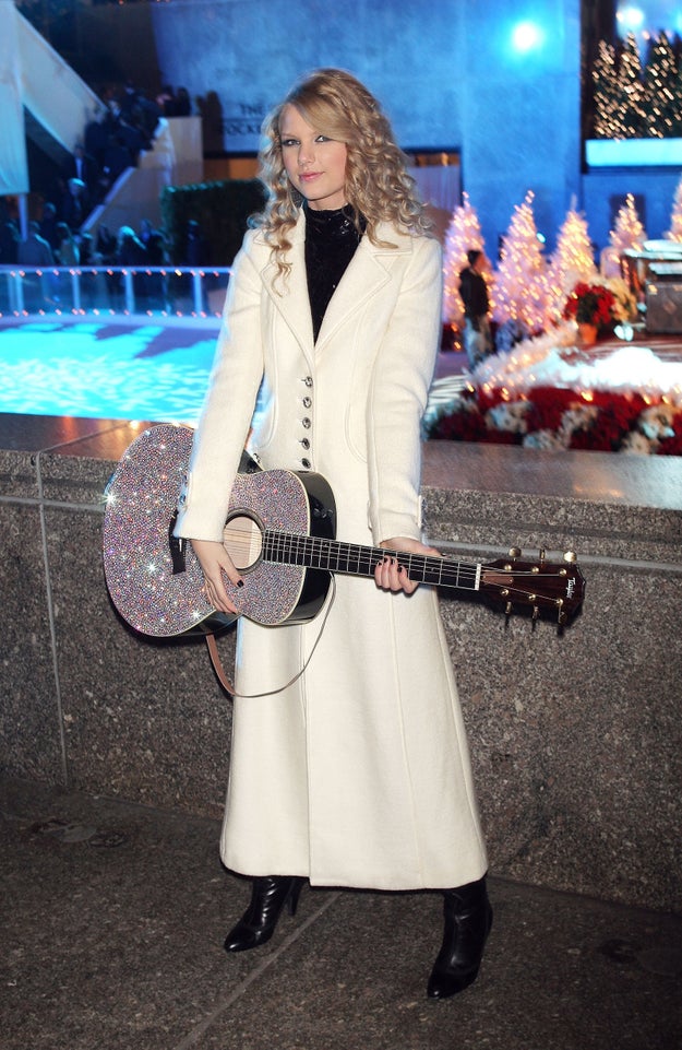 And toting around a sparkly guitar.