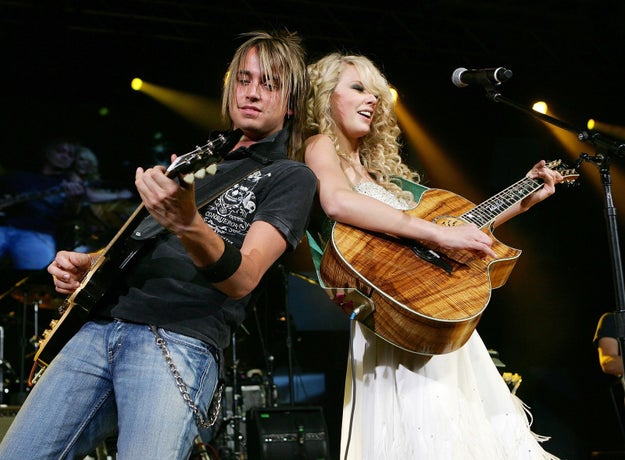Anyway, TayTay did a lot of soulful, twangy, acoustic guitar playing back in '07.