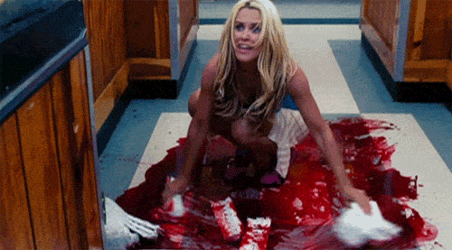 商用のナプキンが無く、女性が何層もの服を重ね着していたので、多くの女性は何もせず肌着にそのまま血を流していたと、多くの歴史家は考えています。他の「解決法」は赤ちゃん用おおむつをベルトで固定したり、ラードを使って陰部に羊毛をくっつけたりといったものです。神様、タンポンをありがとう。