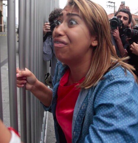 "Chegue cedo, não vire meme! Estudar um dia antes não vai ajudar, só cansar mais. Melhor você descansar o dia todo e ir pra prova no dia seguinte bem de boas, do que na pilha." - Flávia Sierra